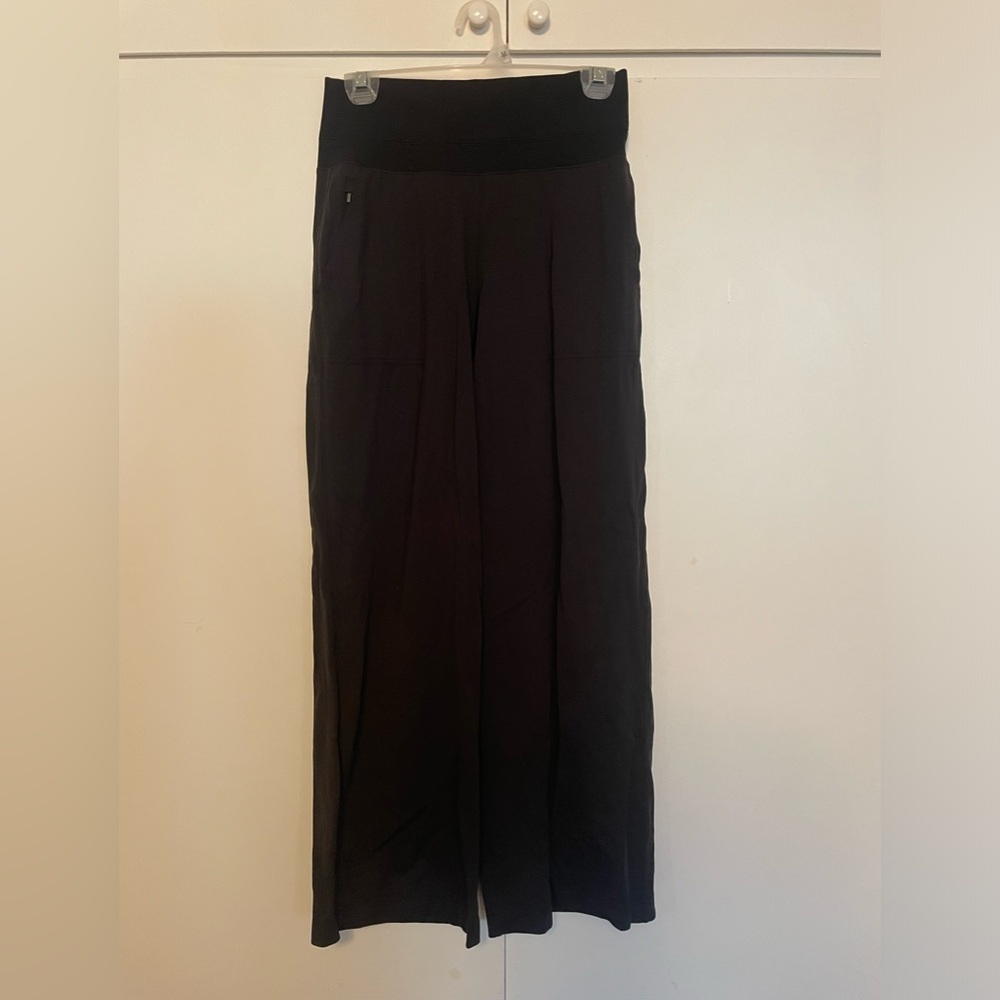 Athleta black wide leg pants.